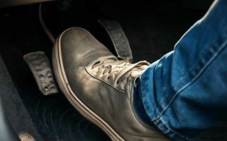 Причины вибрации педали сцепления при плавном отпускании