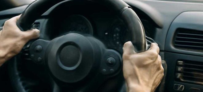 Почему рулевое колесо дрожит при торможении на малой скорости