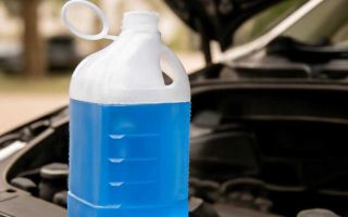 Как долить жидкость стеклоочистителя без ошибок