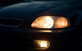 Почему фары тускнеют на холостых оборотах