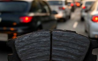 Почему тормозные колодки изнашиваются быстрее в городских пробках