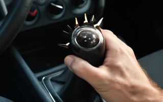 Почему возникает хруст при переключении механической коробки передач