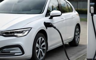 Hertz и uber готовят крупный вывод электромобилей в столицы европы