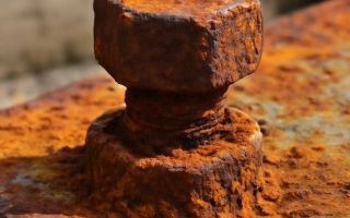 Почему клеммы аккумулятора покрываются окислом и как устранить причину