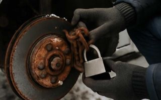 Почему суппорт запирает после долгого зимнего простоя машины