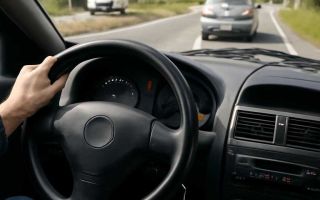 Почему машину уводит в сторону после регулировки углов колес
