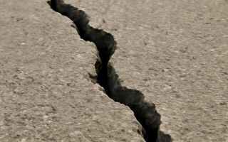 Как остановить трещину на прозрачном пластике без замены детали