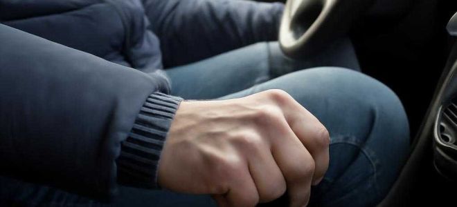Почему автоматическая коробка толкается при переключении в холодную погоду