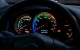 Причины мерцания приборной панели во время движения автомобиля