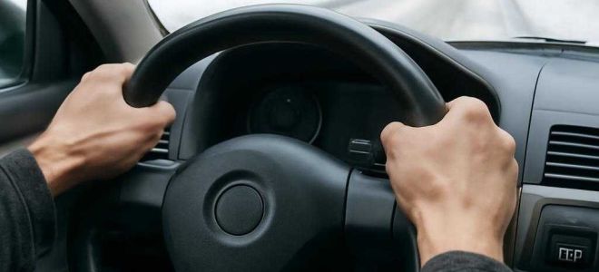 Почему зимой на парковке руль крутится тяжелее