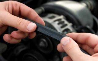 Проверка ремня навесного оборудования на трещины и износ