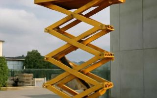 Как выбрать ножничный подъемник для цеха и выезда