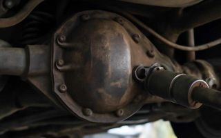Почему задний редуктор гудит на скорости выше восьмидесяти