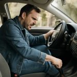 Почему двигатель глохнет при нажатии на педаль газа