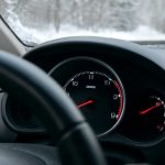 Почему зимой на холостом ходу плавают обороты двигателя