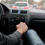 Почему коробка передач пинается в плотном потоке
