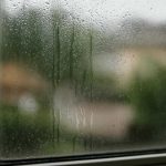 Почему камера заднего вида запотевает и теряет картинку