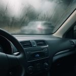 Почему лобовое стекло запотевает даже при работающем кондиционере