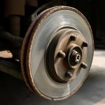 Как определить износ тормозного диска по кромке без ошибки