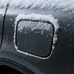 Почему зимой не открывается крышка топливного бака