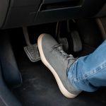 Причины появления люфта в педали сцепления и способы проверки