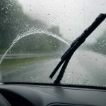 Почему омыватель стекла теряет толк во время дождя