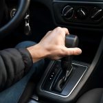 Почему автоматическая коробка дергается при переключении на холодную