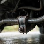 Почему втулки стабилизатора скрипят в сырую погоду