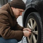 Почему в холодную погоду падает давление в автомобильных шинах