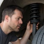 Почему задняя подвеска стучит после проезда лежачих полицейских
