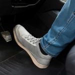 Почему отклик педали газа на инжекторном автомобиле запаздывает