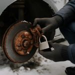 Почему суппорт запирает после долгого зимнего простоя машины
