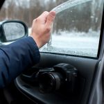 Почему заклинивает стеклоподъемник после зимних морозов