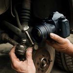 Почему шаровые опоры стучат на неровной дороге и как найти причину