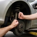 Причины стука в передней подвеске при повороте руля