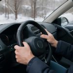 Почему руль зимой туго поворачивается после стоянки